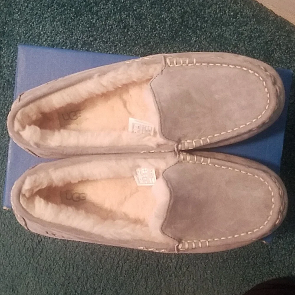 UGG Ansley Gray Suede Indoor Outdoor Moccasin Slippers Wool Lined Size 9 - Picture 2 of 7